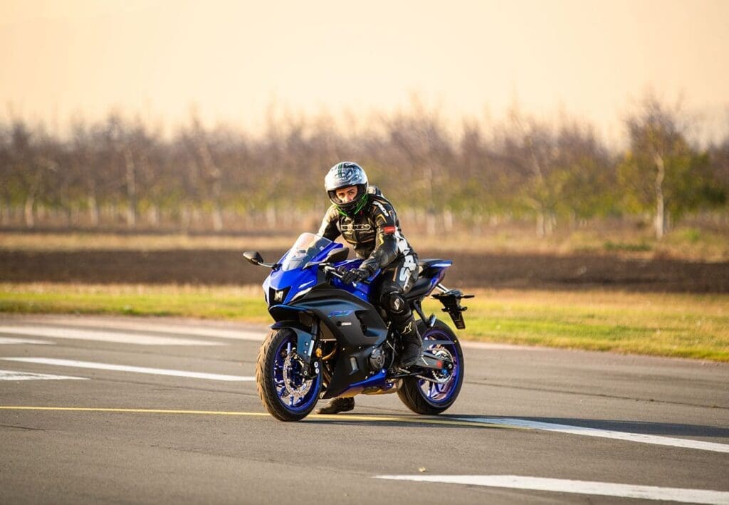 yamaha-r7