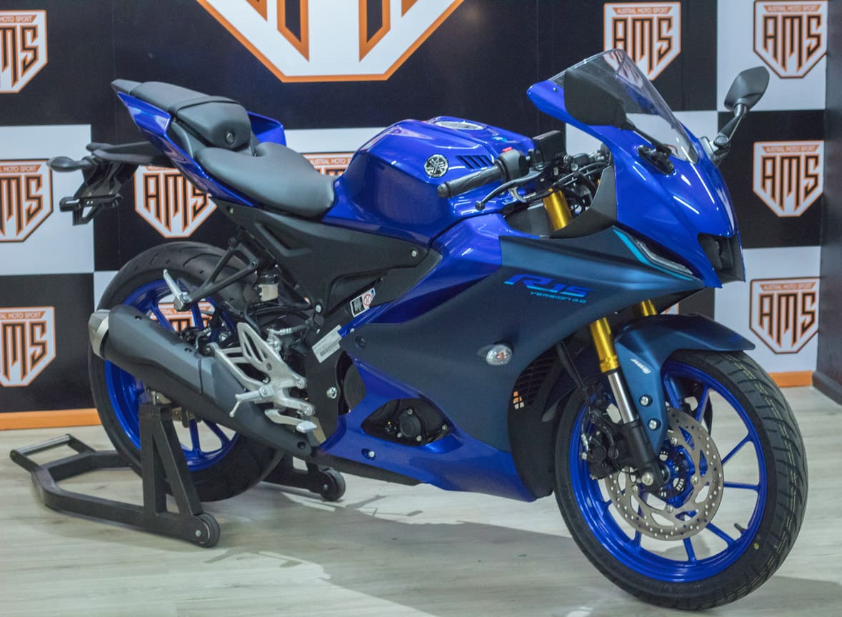 Yamaha R15 versión 4.0