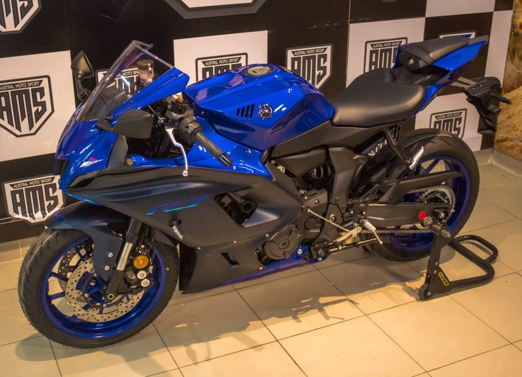 Yamaha R7