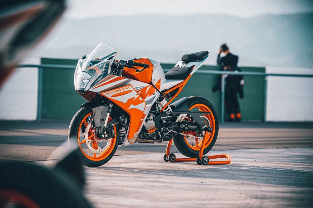 reseña ktm rc 200