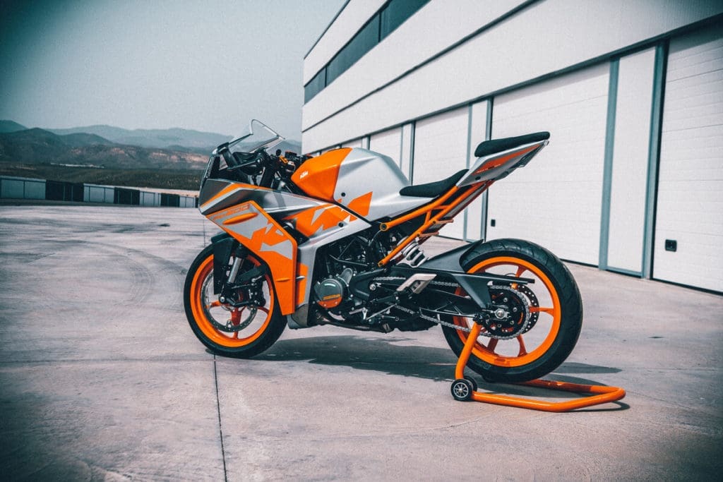 reseña ktm rc 200