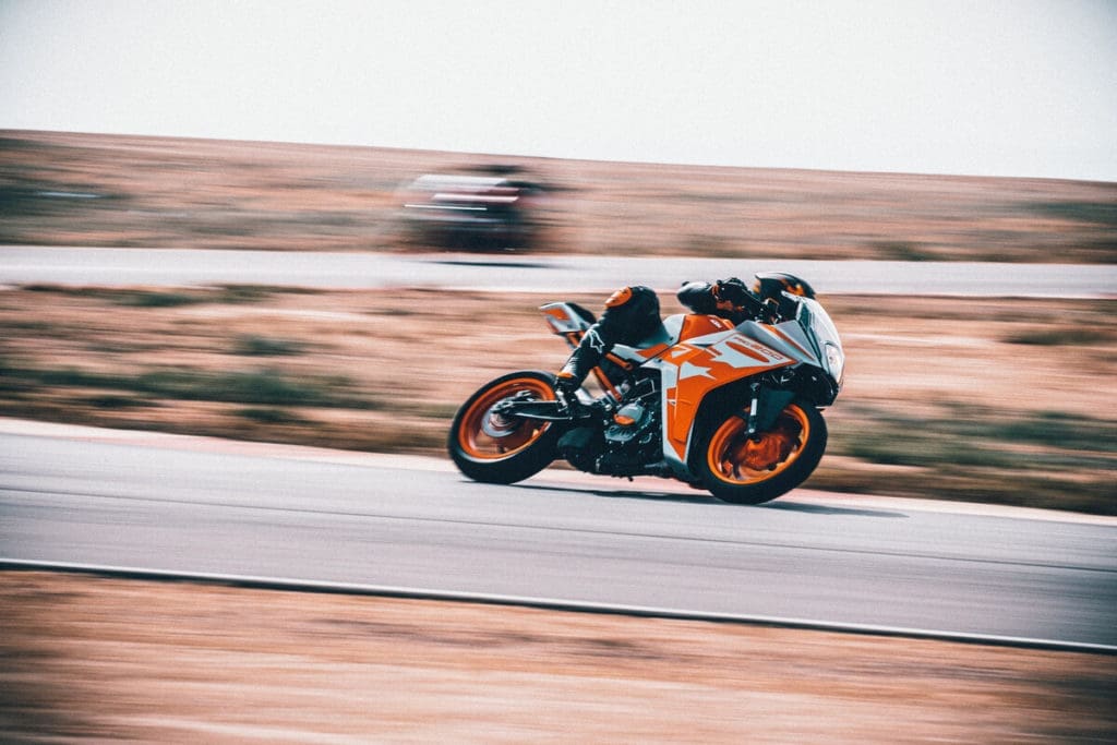reseña ktm rc 200