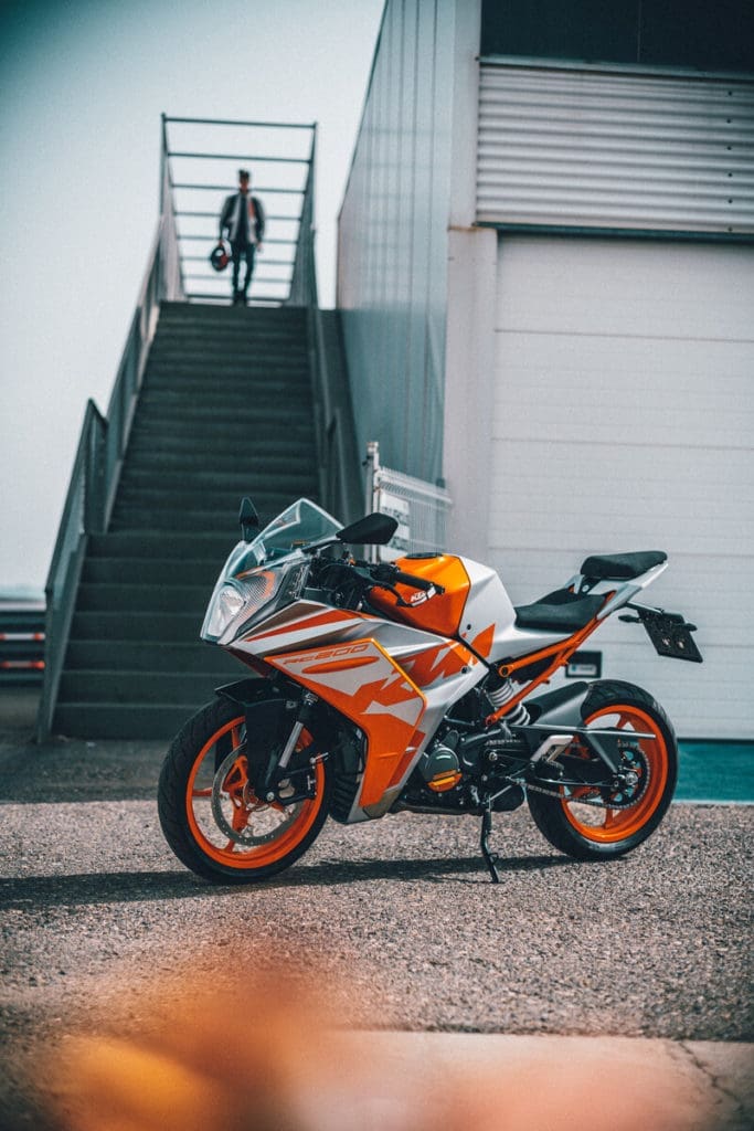 reseña ktm rc 200