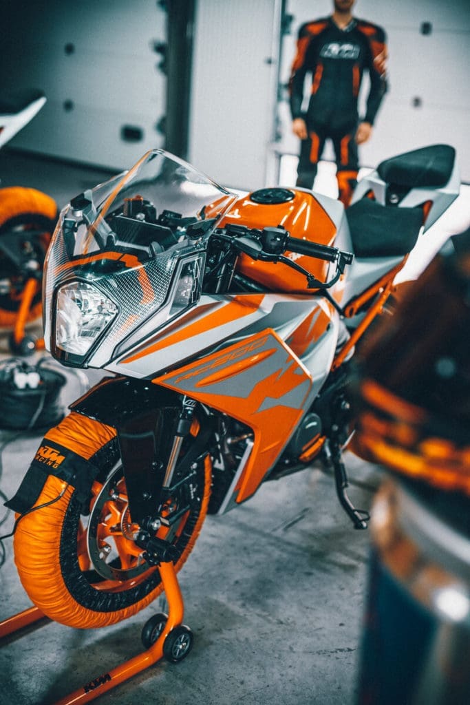 reseña ktm rc 200