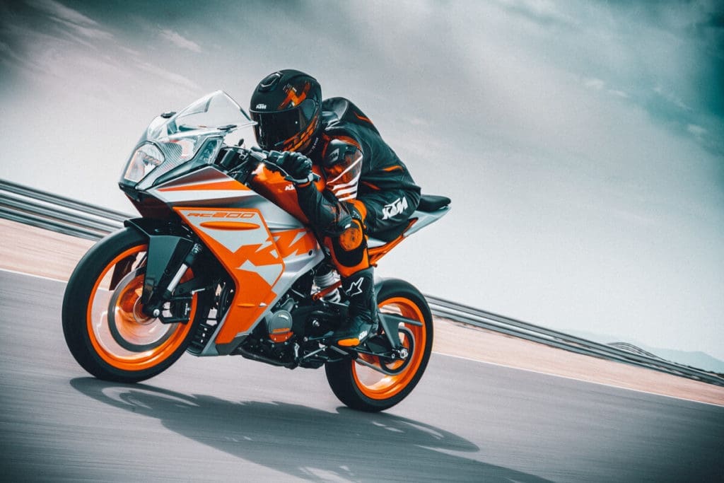reseña ktm rc 200