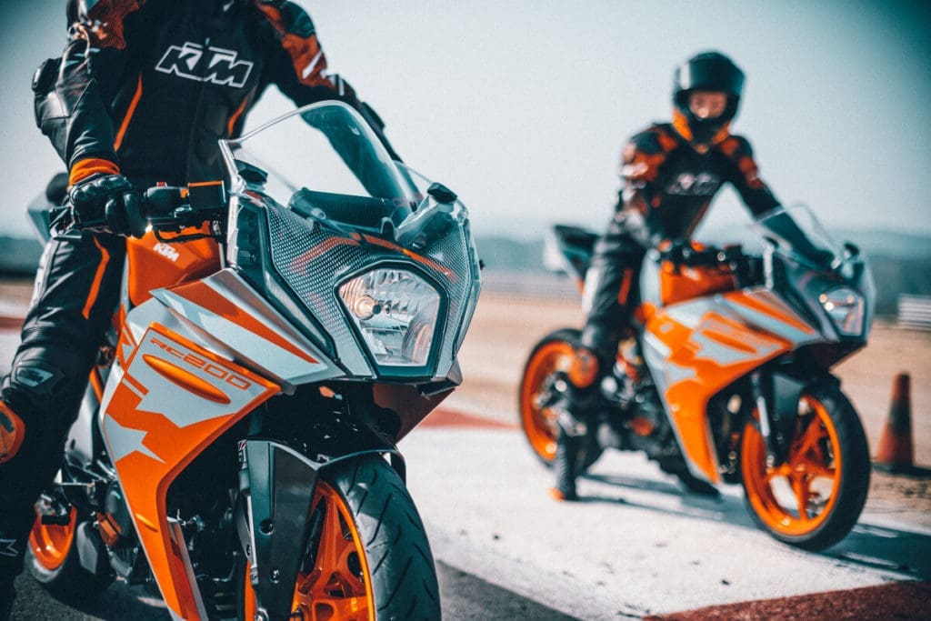 reseña ktm rc 200