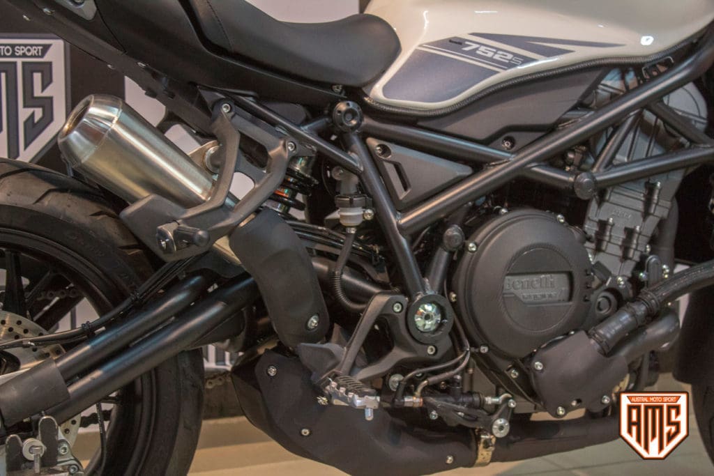 Review Benelli 752s