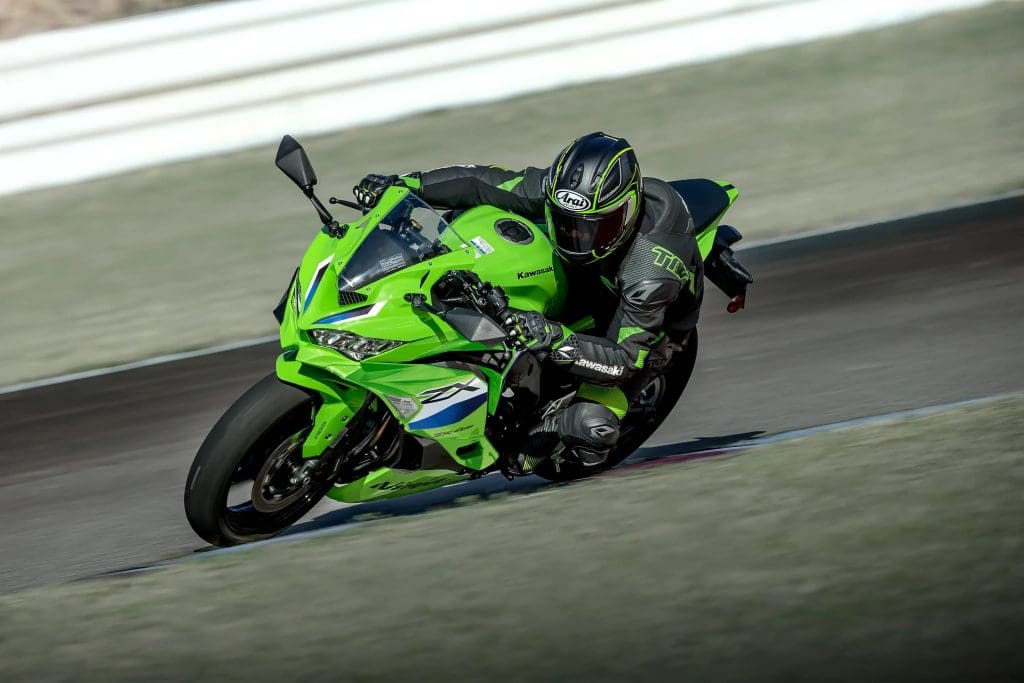 その他 RT-49337 Kawasaki NINJA ZX-4RR ABS - Moto Super Deportiva -